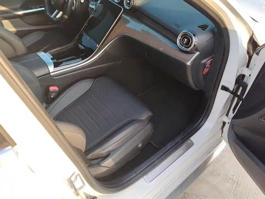 Mercedes-Benz C-Class — миниатюра 8