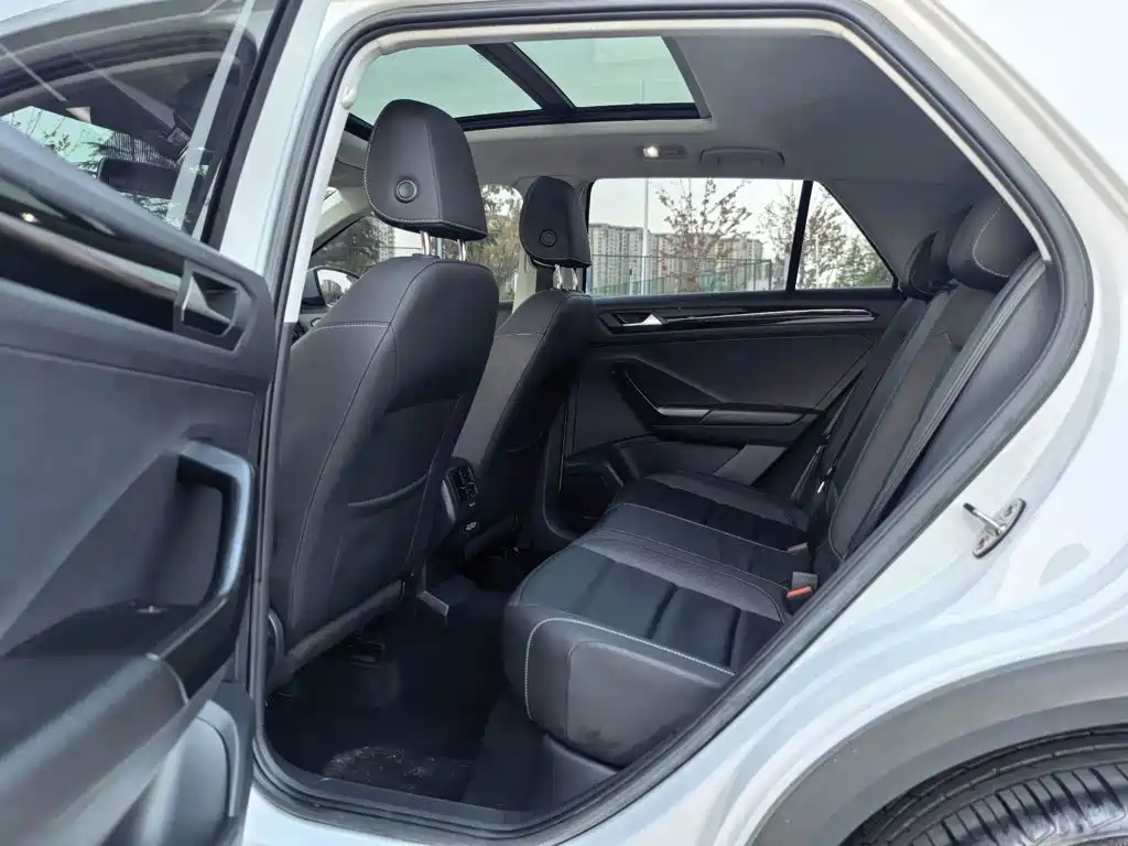 Volkswagen T-Roc — миниатюра 4