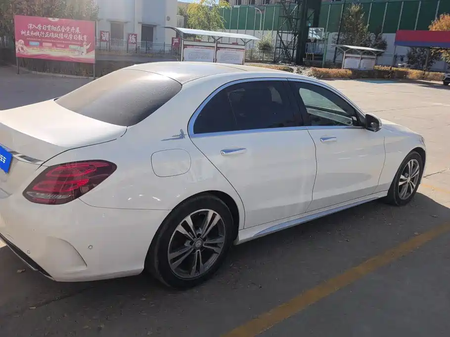 Mercedes-Benz C-Class — миниатюра 3