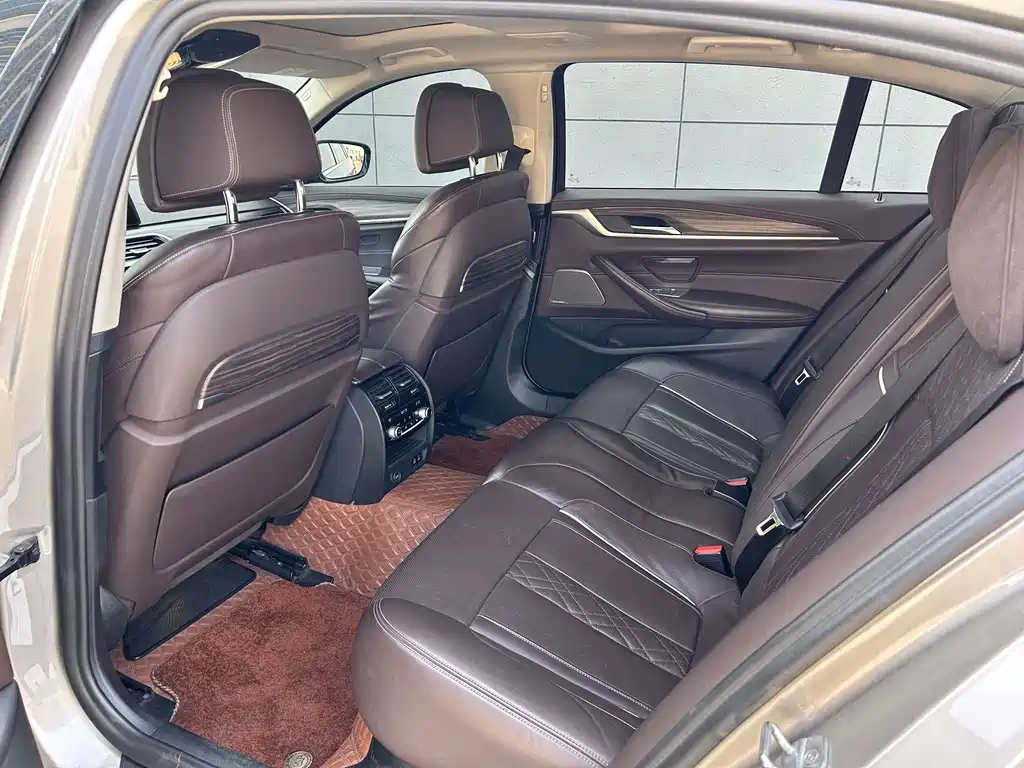 BMW 5 Series — миниатюра 16