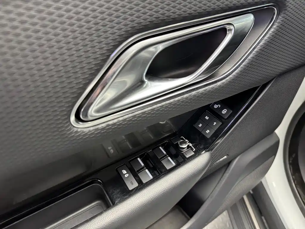 Land Rover Velar — миниатюра 9