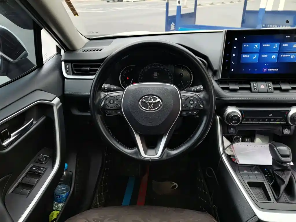 Toyota RAV4 — миниатюра 6