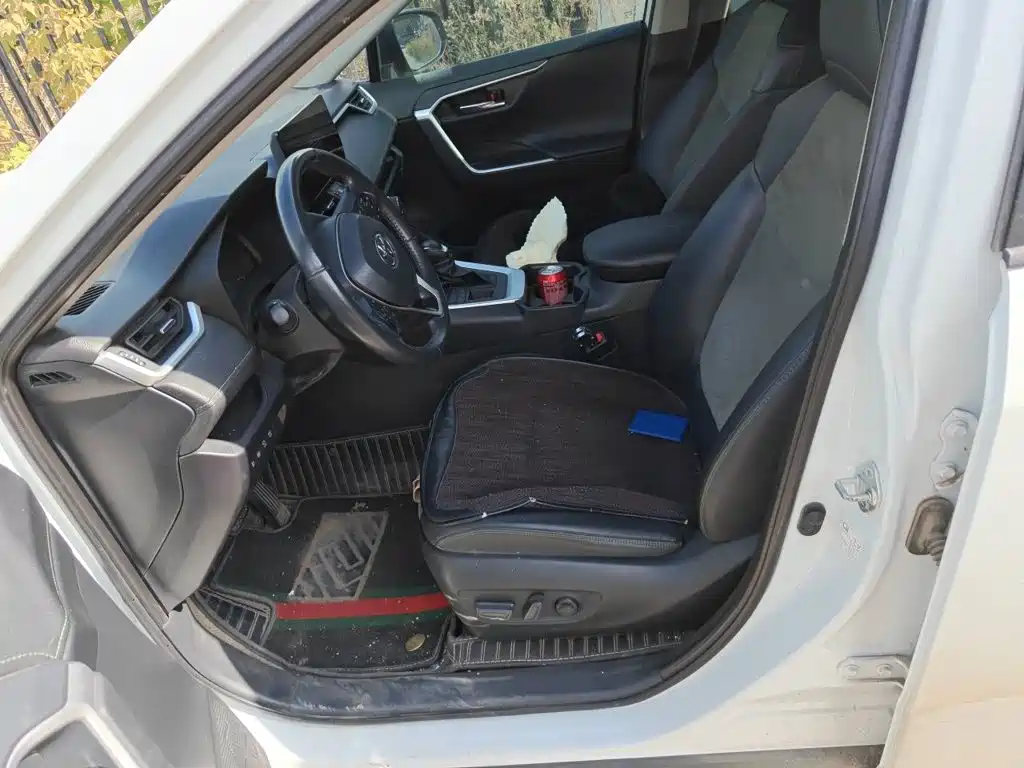 Toyota RAV4 — миниатюра 11