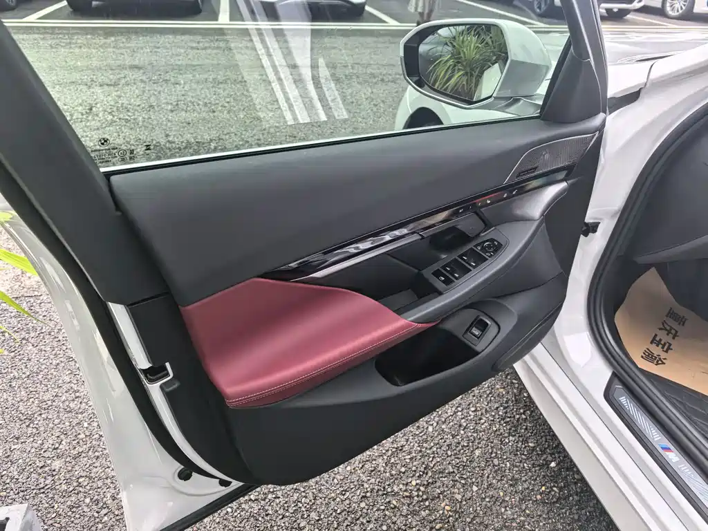 BMW i5 — миниатюра 8