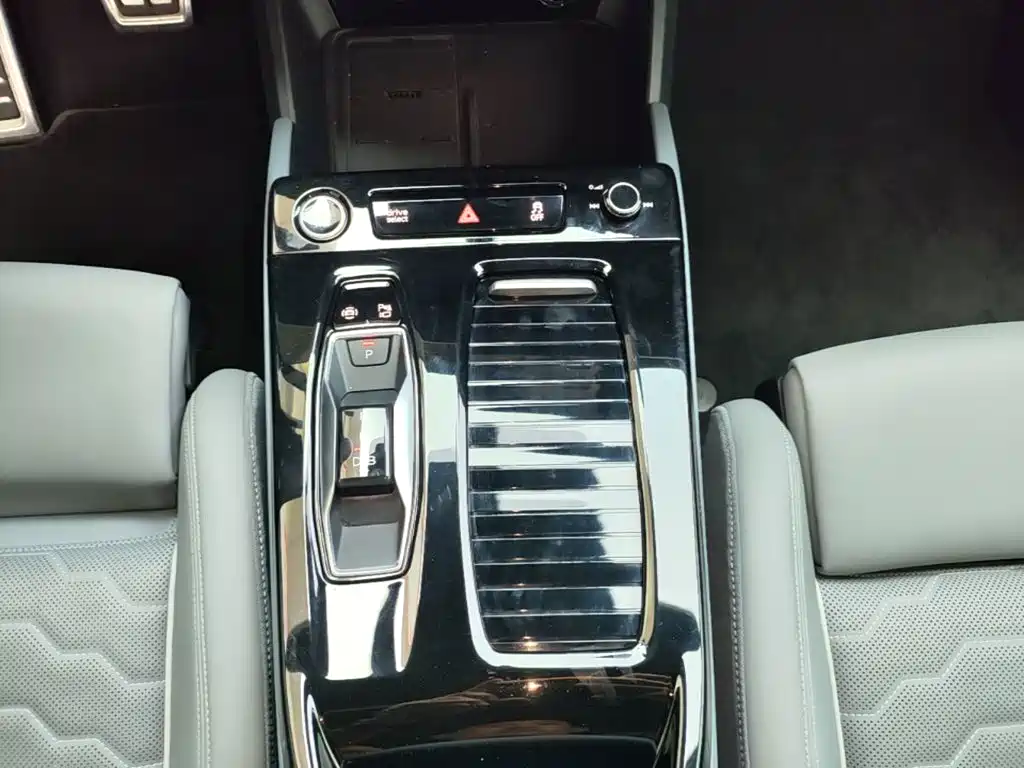 Audi Q6L e-tron — миниатюра 14