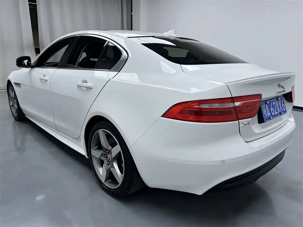 Jaguar XE 2015 2.0T 200PS R-Sport