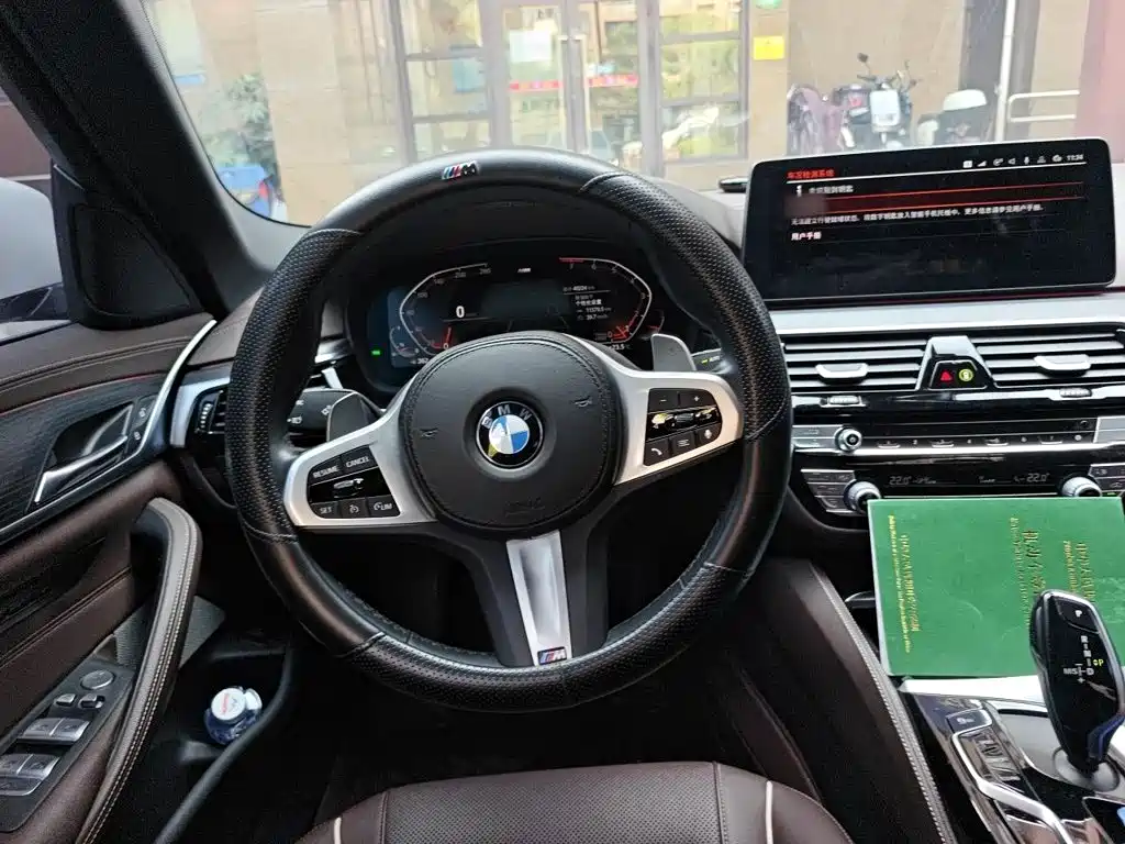 BMW 5 Series — миниатюра 11