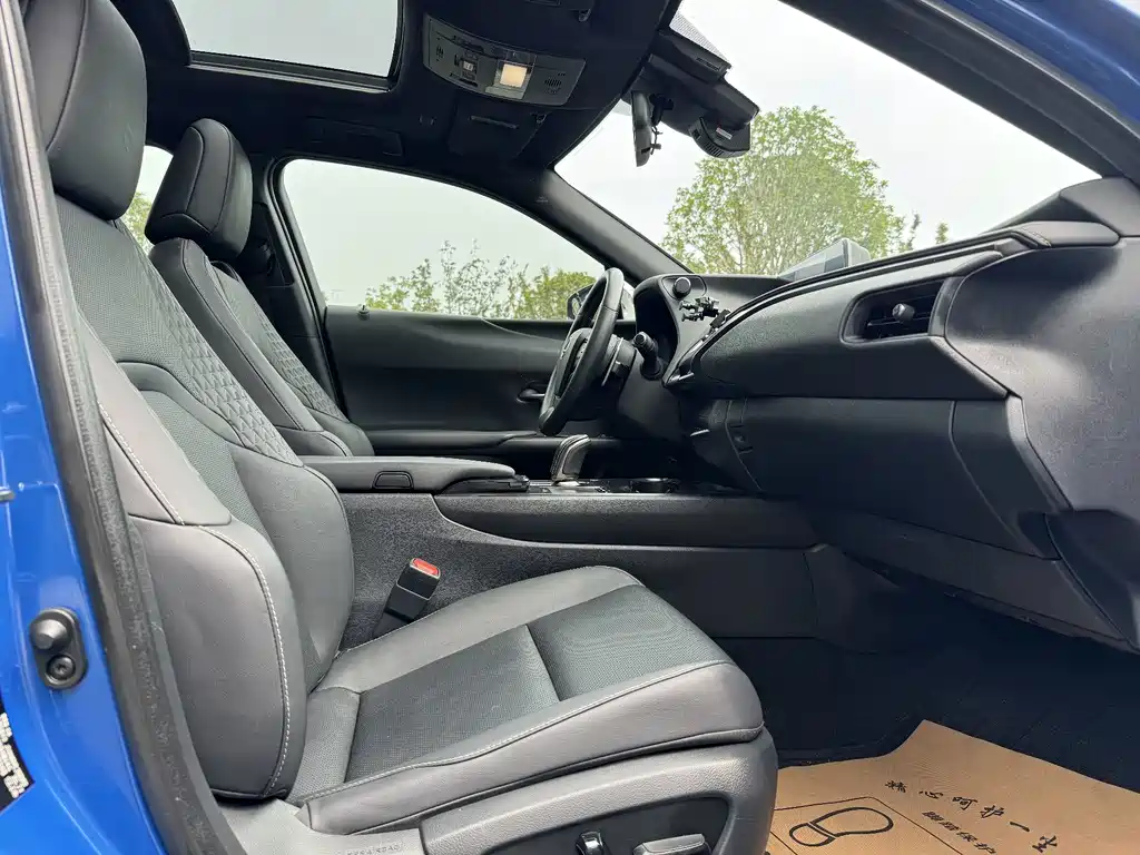 Lexus UX New Energy — миниатюра 11