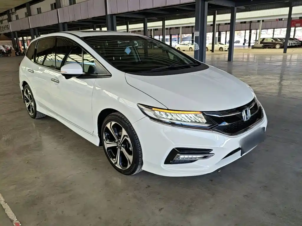Honda Jade 2017 210TURBO CVT Luxury 5 мест