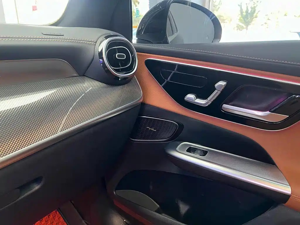 Mercedes-Benz GLC 2024 GLC 260 L 4MATIC 5 мест
