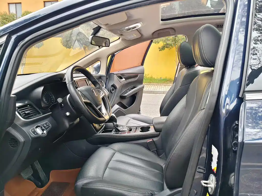BYD MAX — миниатюра 9