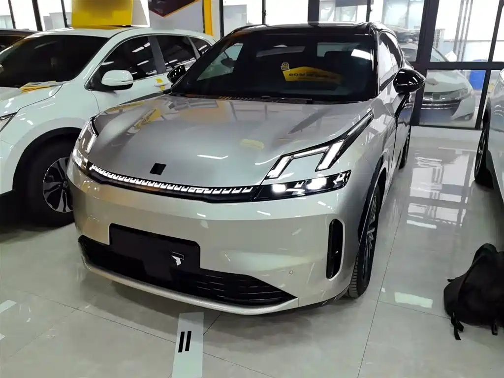 Lynk & Co 08 EM-P 2024