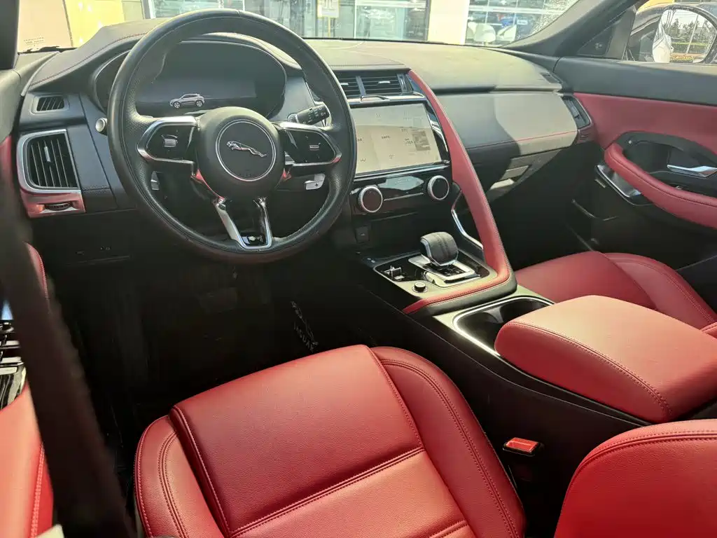 Jaguar E-PACE — миниатюра 5
