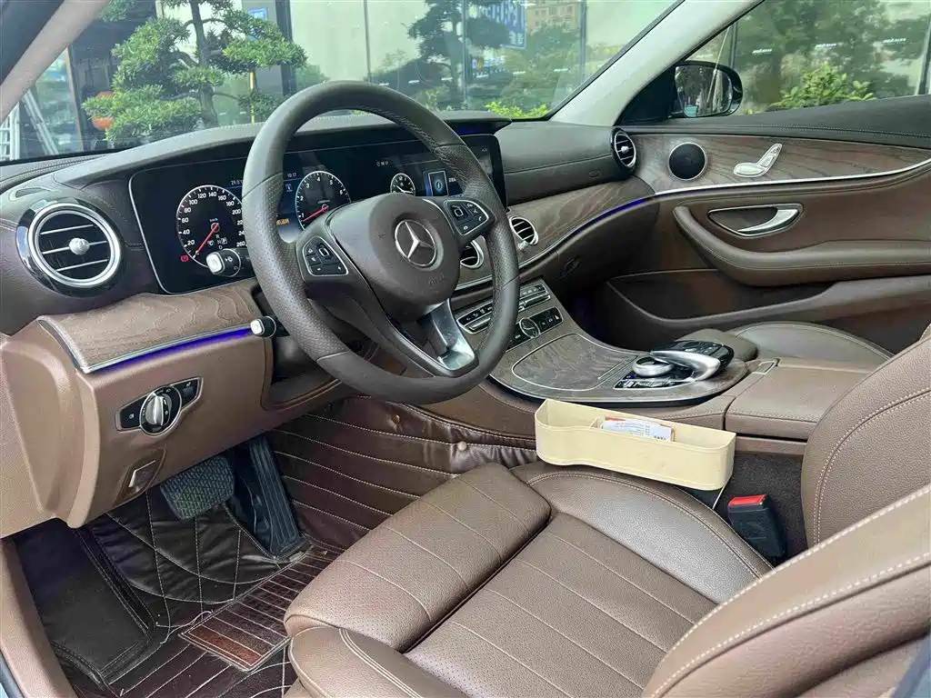 Mercedes-Benz E-Class — миниатюра 2