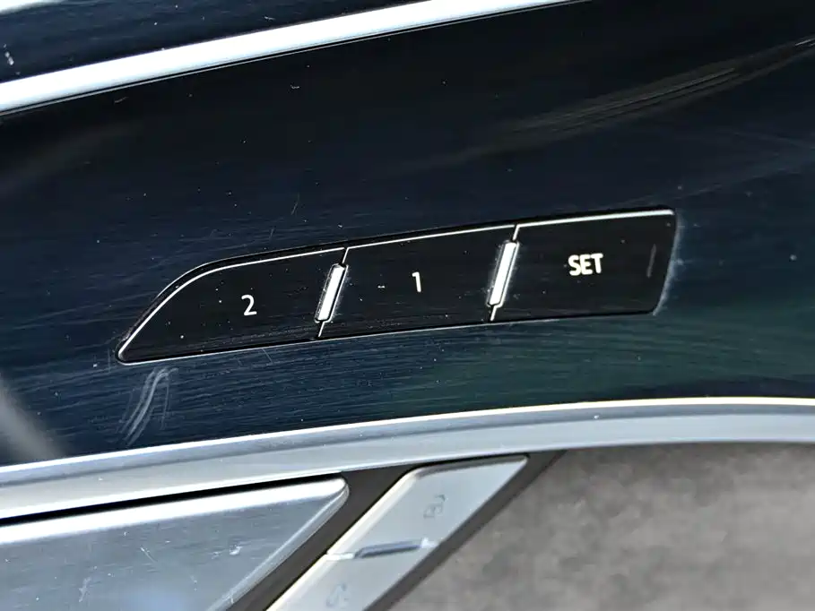 Audi A8 New Energy A8L 60 TFSIe quattro Collection Edition, фото 24