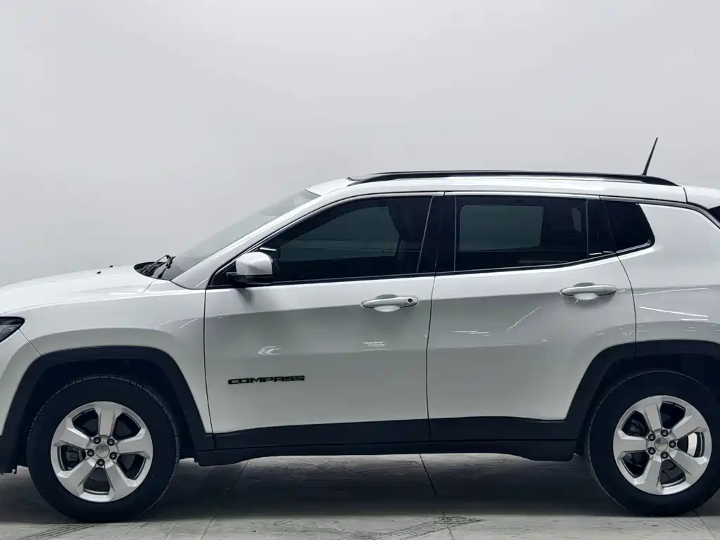 Jeep Compass — миниатюра 7
