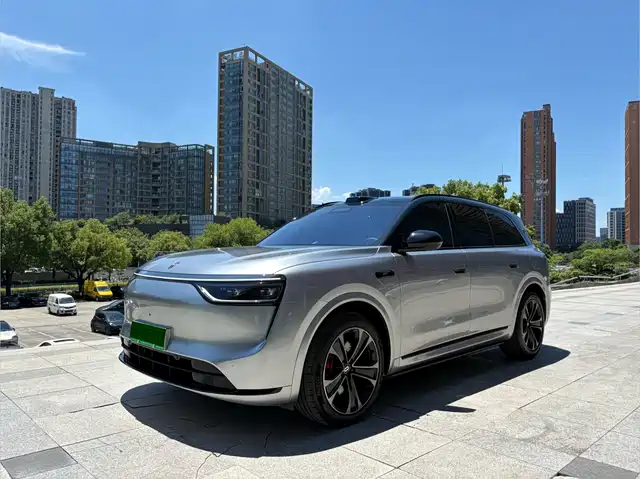 2025 Huawei M8