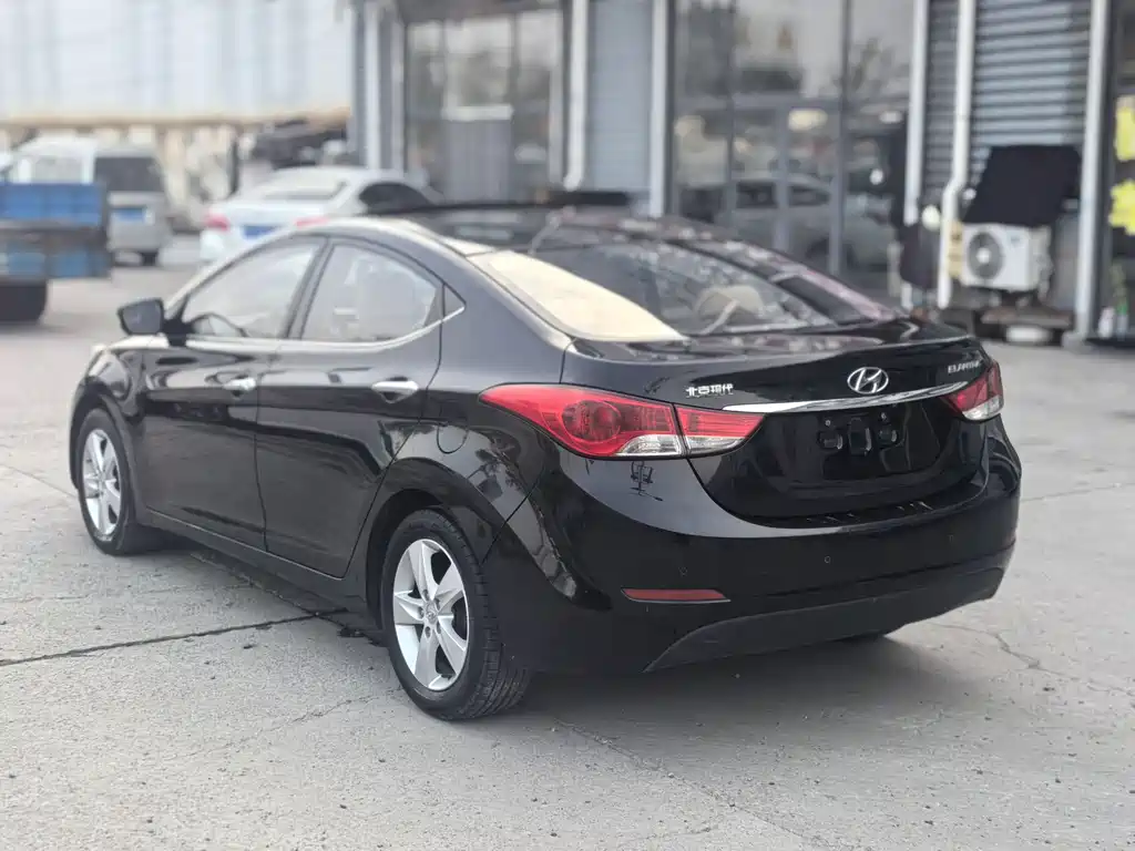 Hyundai Elantra 2012 1.6L MT Fashion