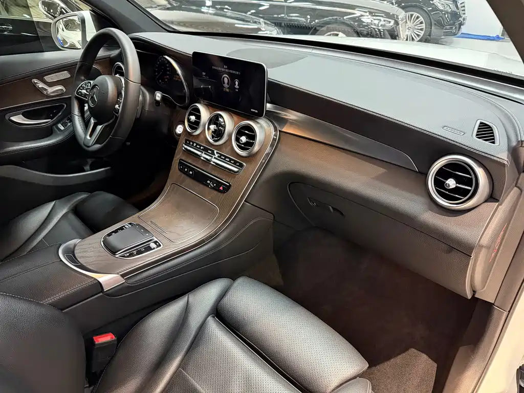 Mercedes-Benz GLC — миниатюра 12