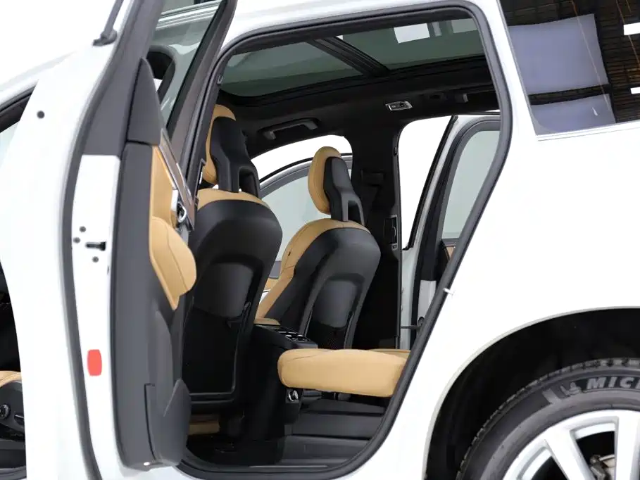 Volvo XC90 — миниатюра 6
