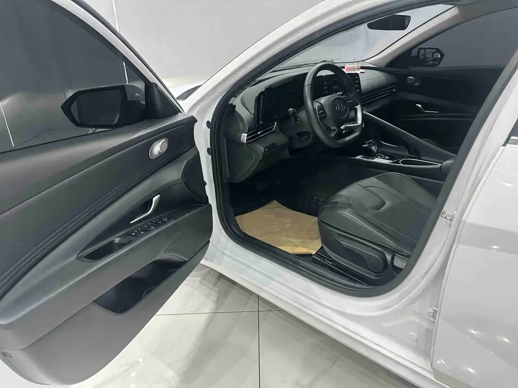 Hyundai Elantra 2022 1.5L CVT GLX Elite