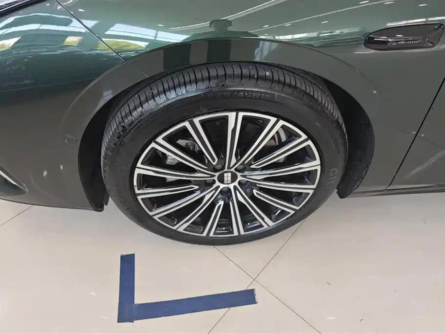 Geely Galaxy Galaxy 8 8 2025 130km EM-i Flagship