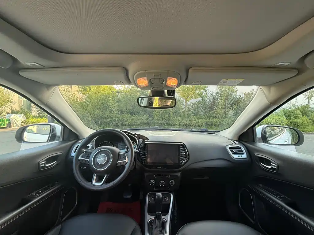 Jeep Compass — миниатюра 7