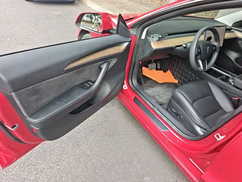 Tesla Model 3 — миниатюра 16