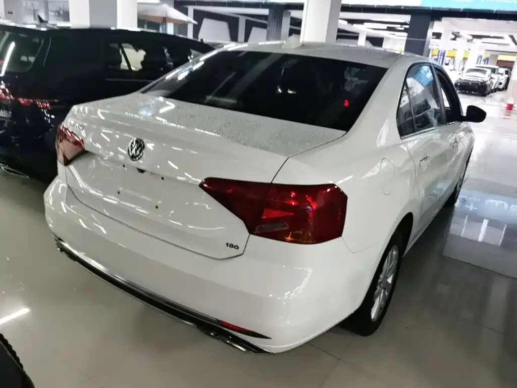 Volkswagen Jetta — миниатюра 7