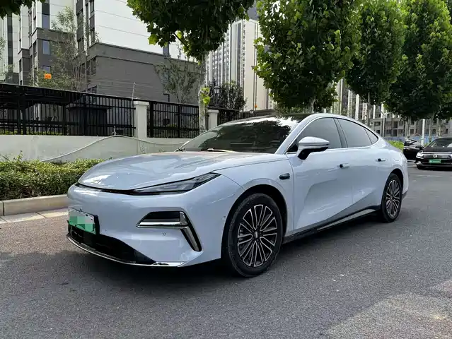 2025 Geely Galaxy Xingyao 8