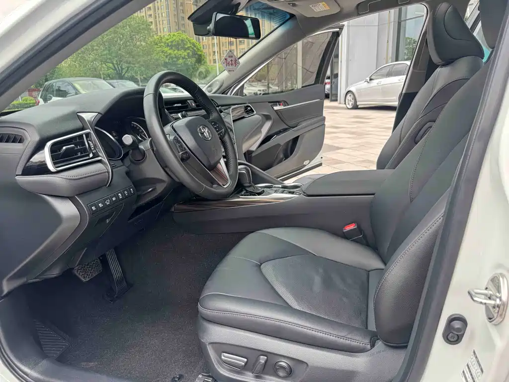 Toyota Camry 2019 2.5G Luxury VI