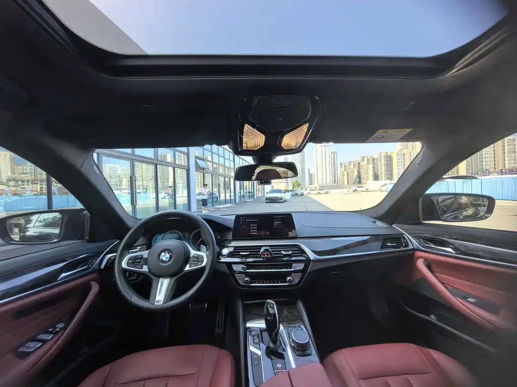 BMW 5 Series — миниатюра 10