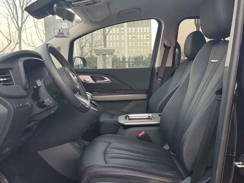 Hongqi Hongqi HQ9 PHEV — миниатюра 6