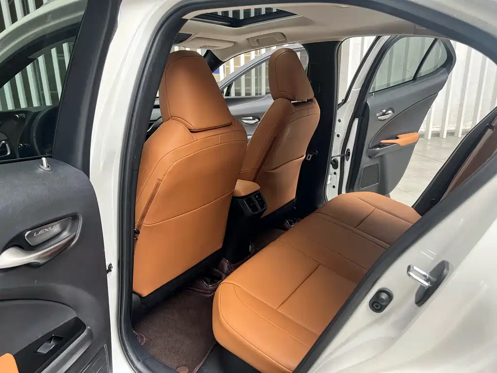 Lexus UX — миниатюра 8