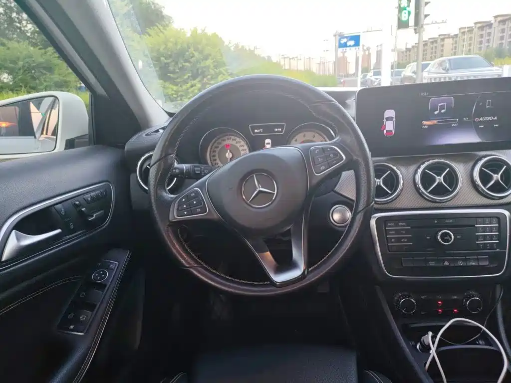 Mercedes-Benz GLA — миниатюра 3