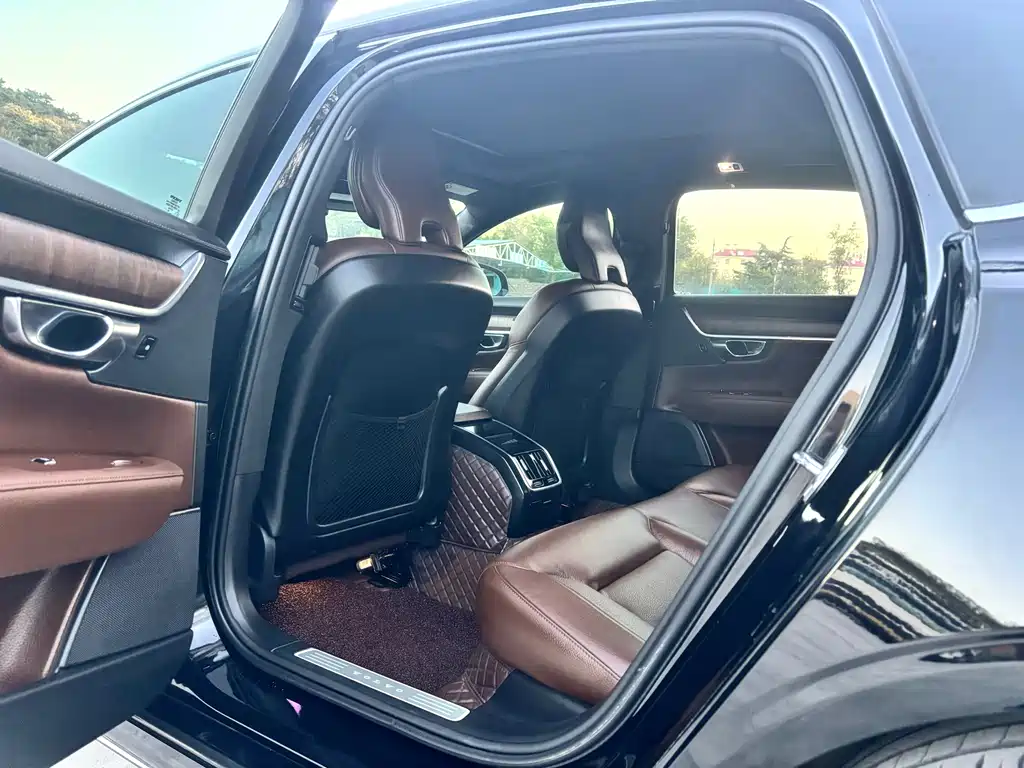 Volvo S90 — миниатюра 10