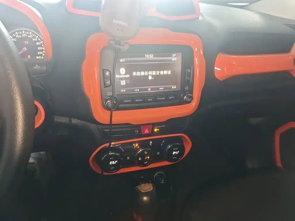 Jeep Renegade — миниатюра 9