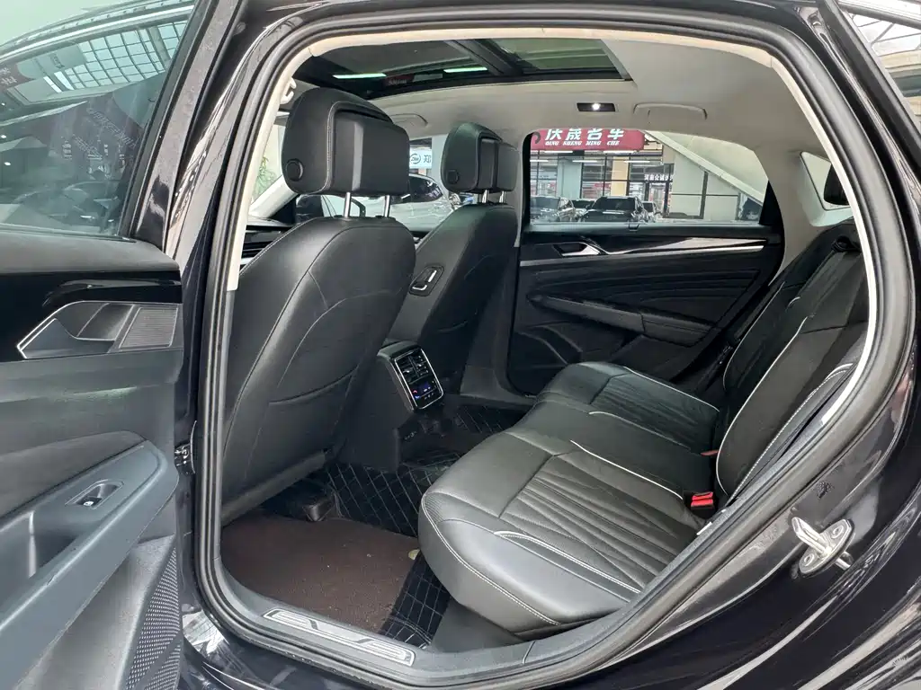 Volkswagen Passat 2021 330TSI Luxury