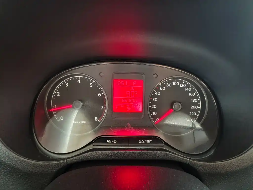 Volkswagen Polo 2013 1.4L AT Luxury