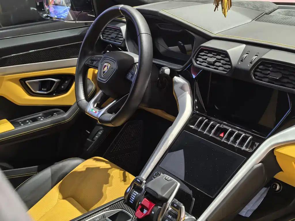 Lamborghini Urus — миниатюра 11