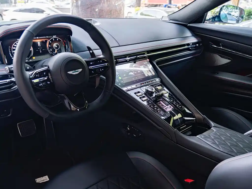 Aston Martin DB12 — миниатюра 6