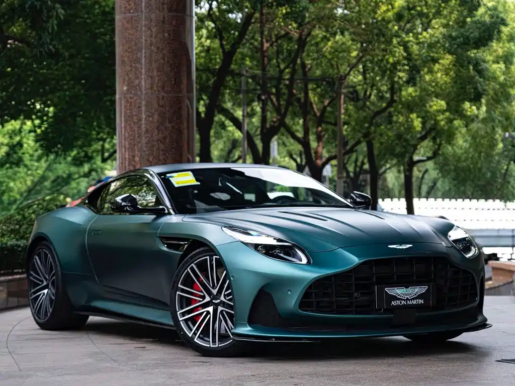 Aston Martin DB12 — миниатюра 3