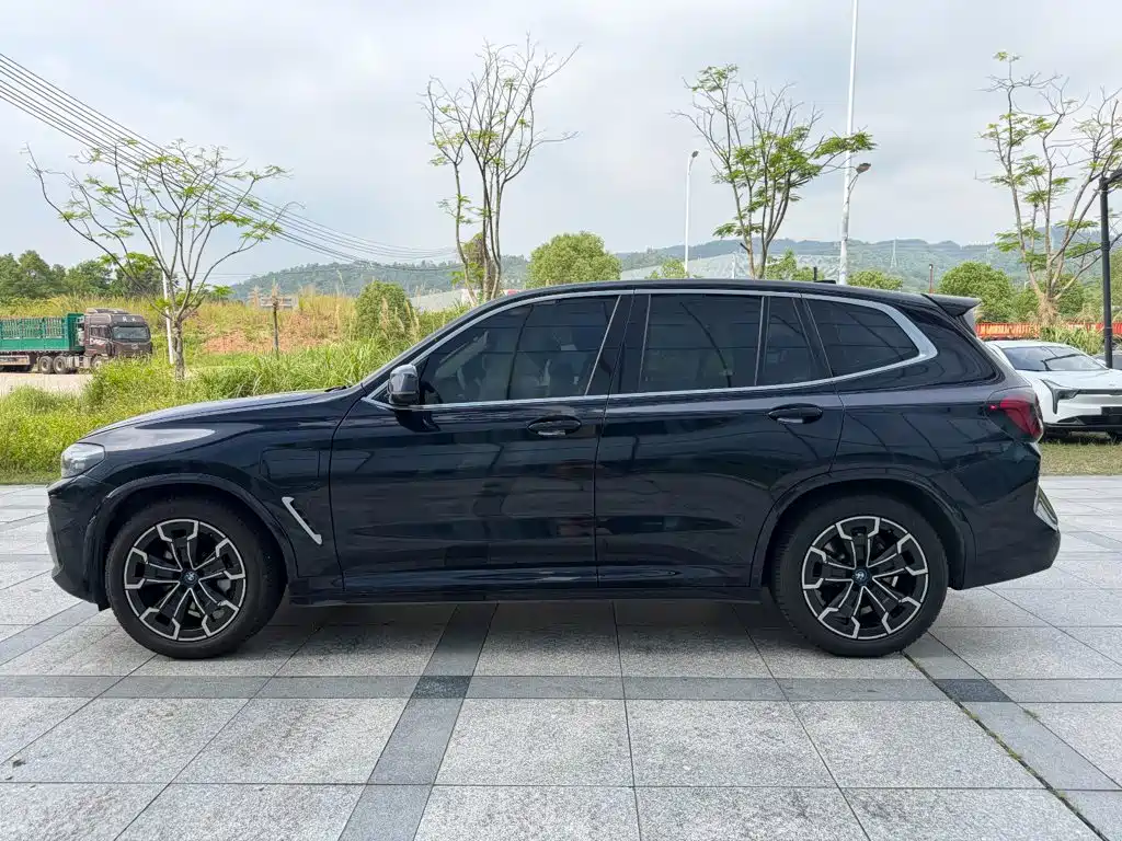 BMW iX3 2022 Lead