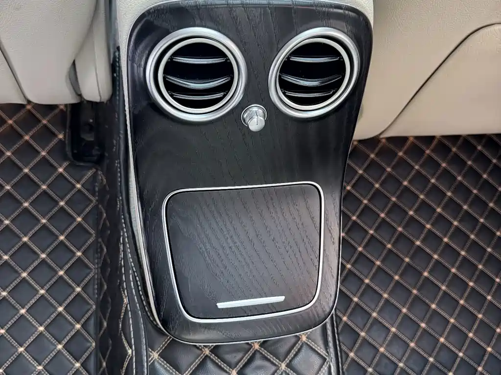 Mercedes-Benz E-Class — миниатюра 16