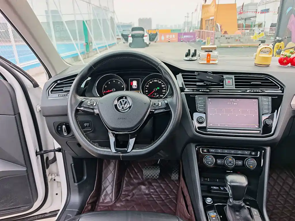 Volkswagen Tiguan L — миниатюра 16