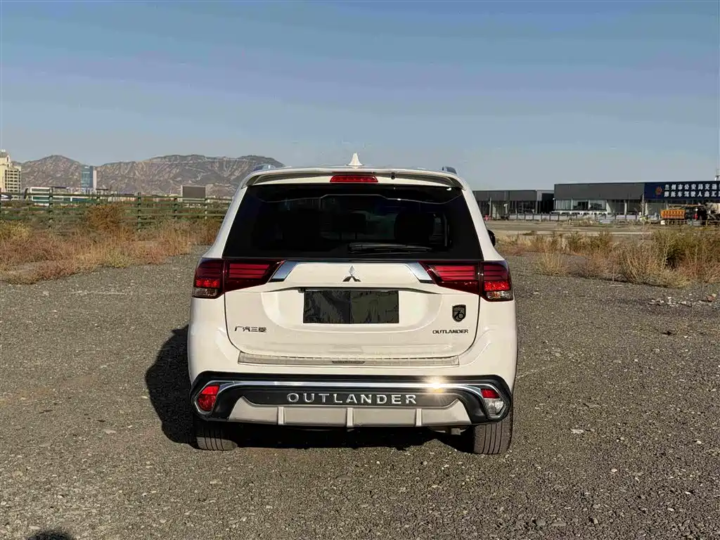 Mitsubishi Outlander — миниатюра 5