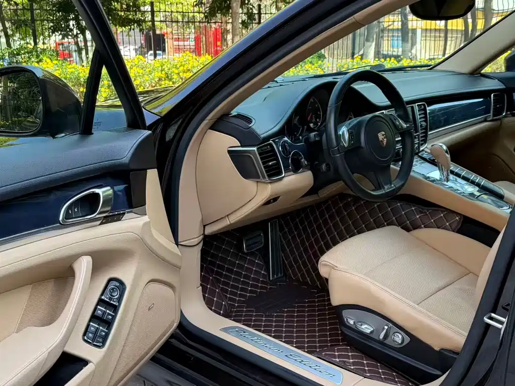 Porsche Panamera 2013 Panamera 4 Platinum Edition 3.6L