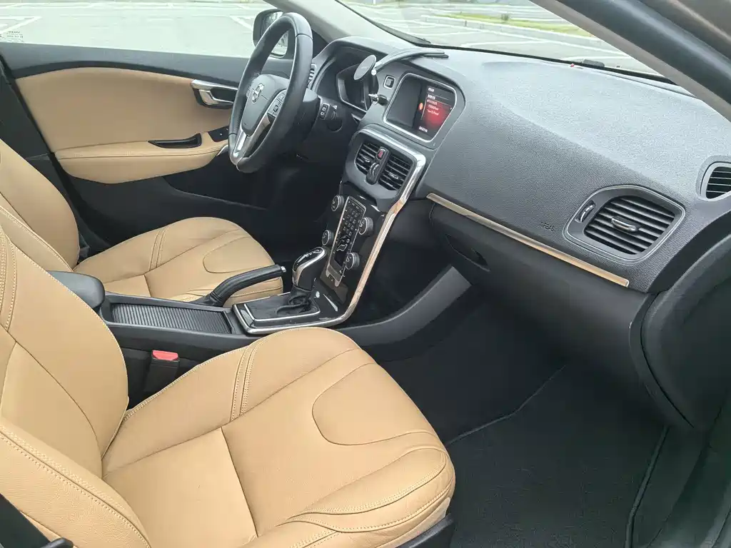Volvo V40 — миниатюра 13