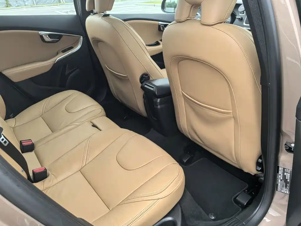 Volvo V40 — миниатюра 14