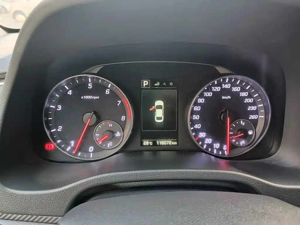 Hyundai Elantra — миниатюра 12